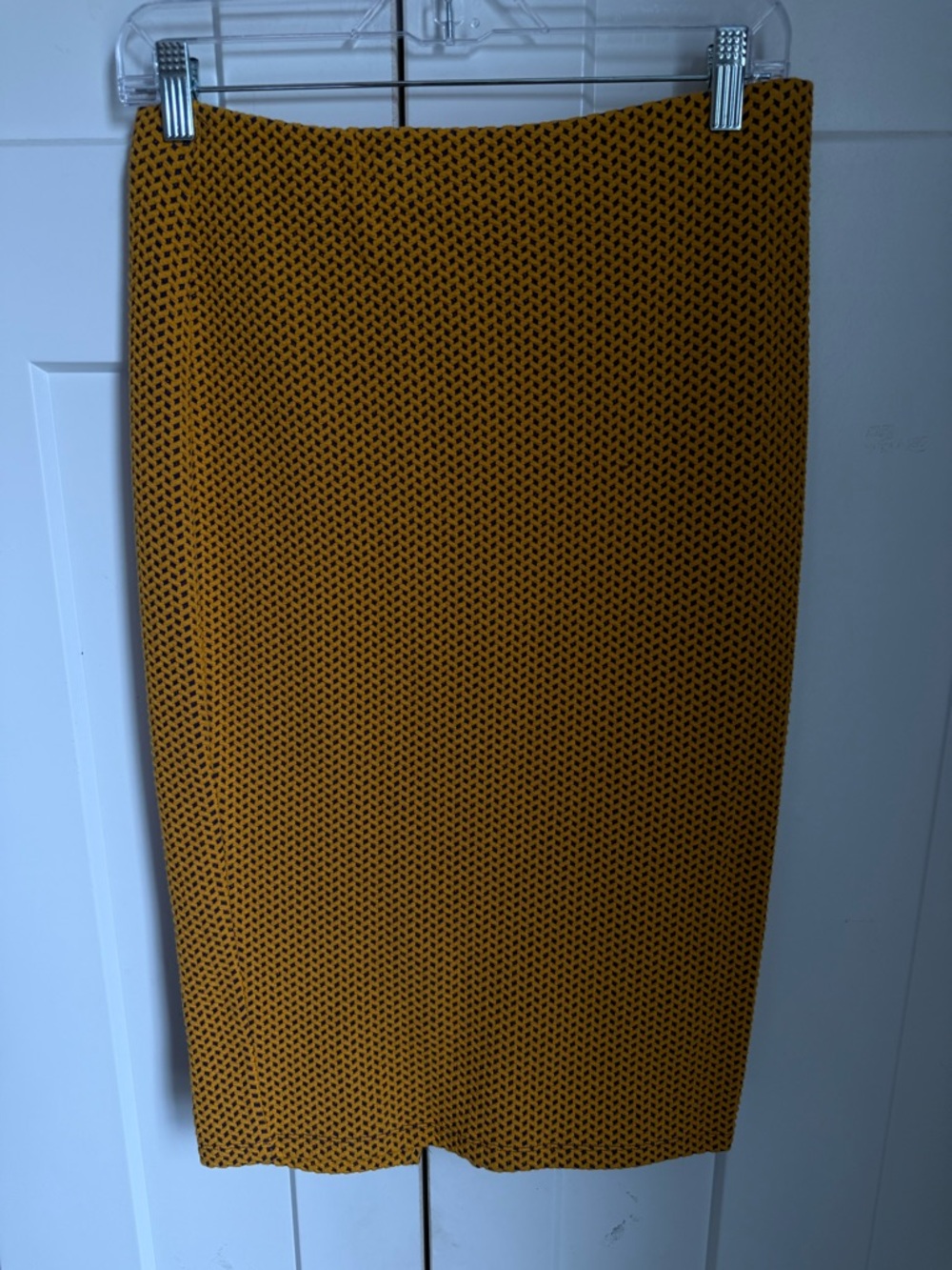 Like new Zara Mustard Yellow and Purple Patterned Pencil skirt size L.